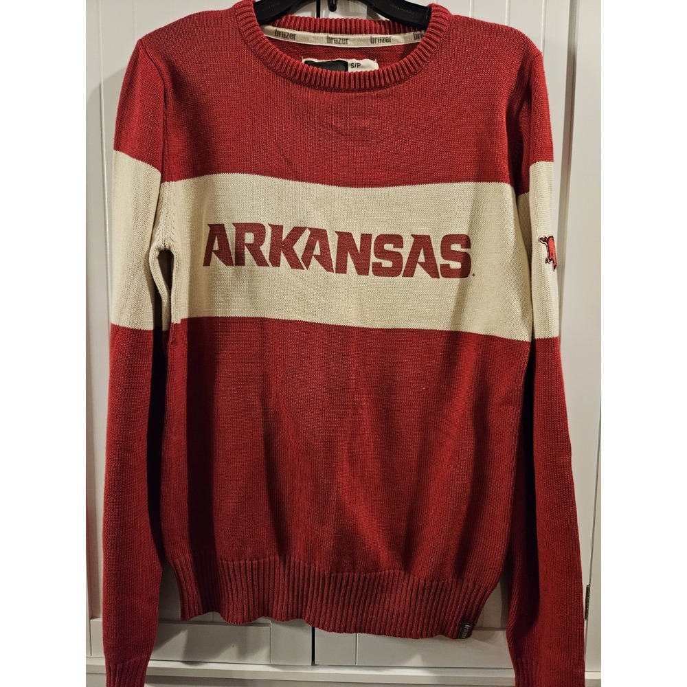Bruzer Arkansas Razorbacks NCAA Bar Down Knit Sweater Red Cream Mens Small NEW